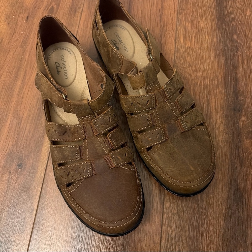 Collection by Clark’s Cora River Dark Tan Leather Sandals
